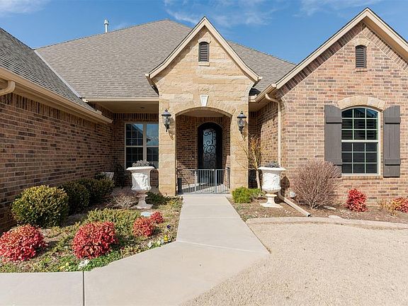 3rd image of 13500 Matera Cir