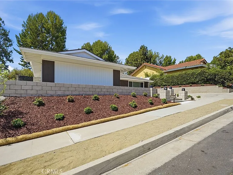 520 W Country Hls — Photo 5