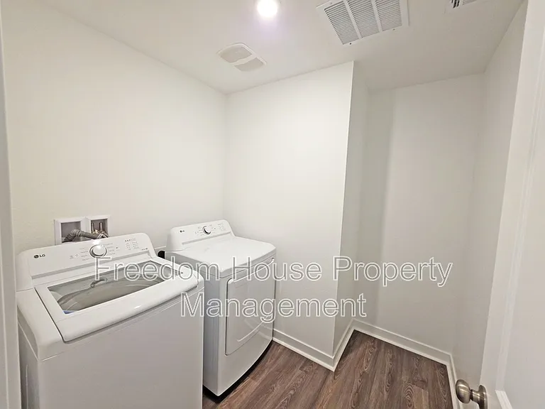 663 E Huyana Wind Dr — Photo 21
