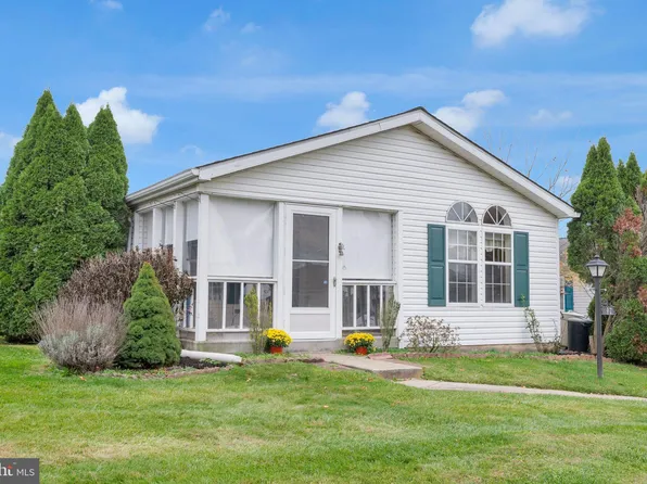 97 Acorn Ct E, New Hope, PA 18938