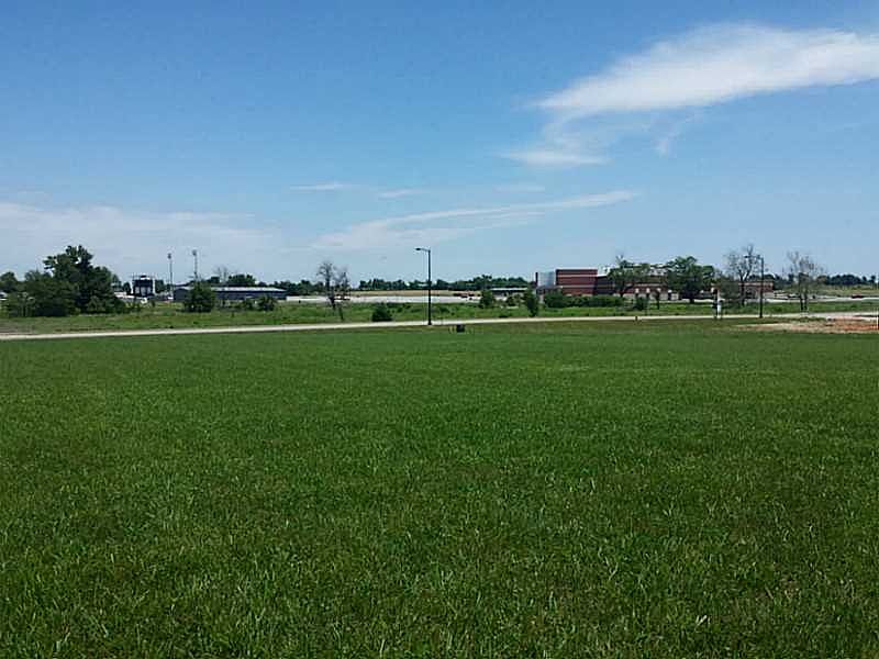 1st image of E Tahlequah St