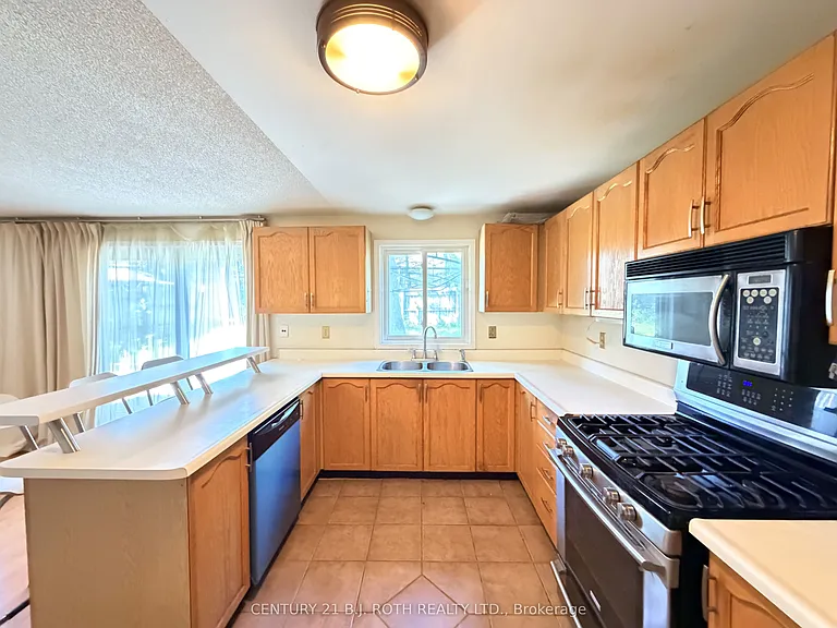 29 Irwin Dr #UPPER — Photo 4