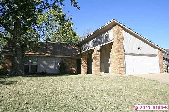 1st image of 2417 W Driftwood Dr