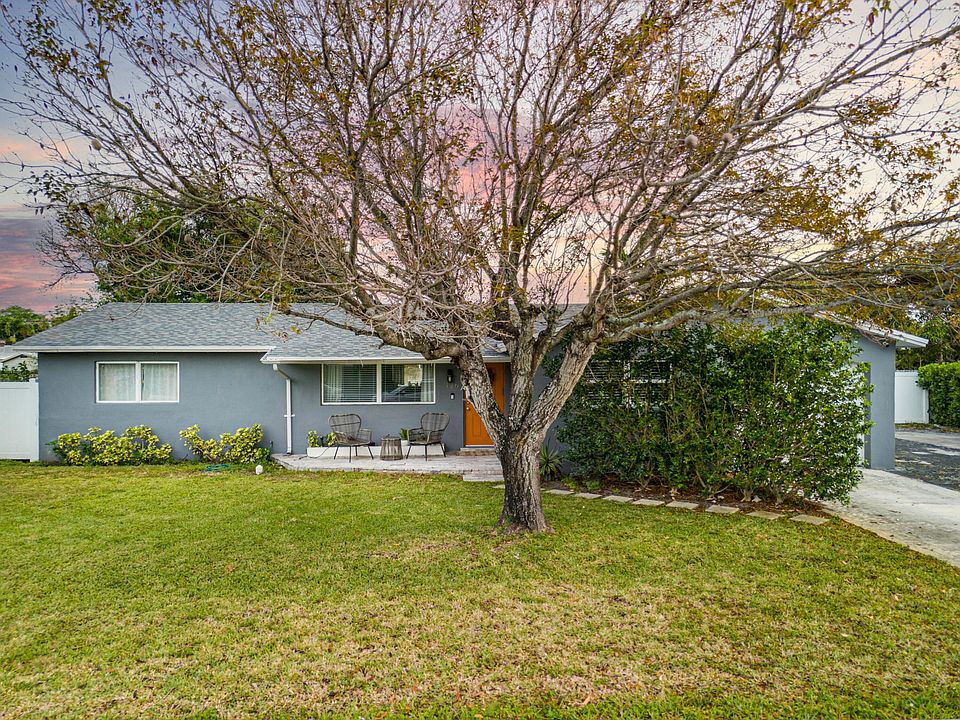 1st image of 126 SW 10th Avenue
