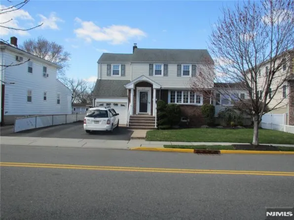 80 Carlton Ave, East Rutherford, NJ 07073