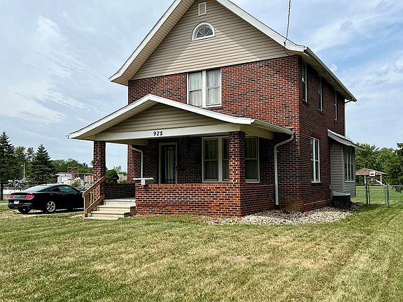 2nd image of 925 W Thrush Ave