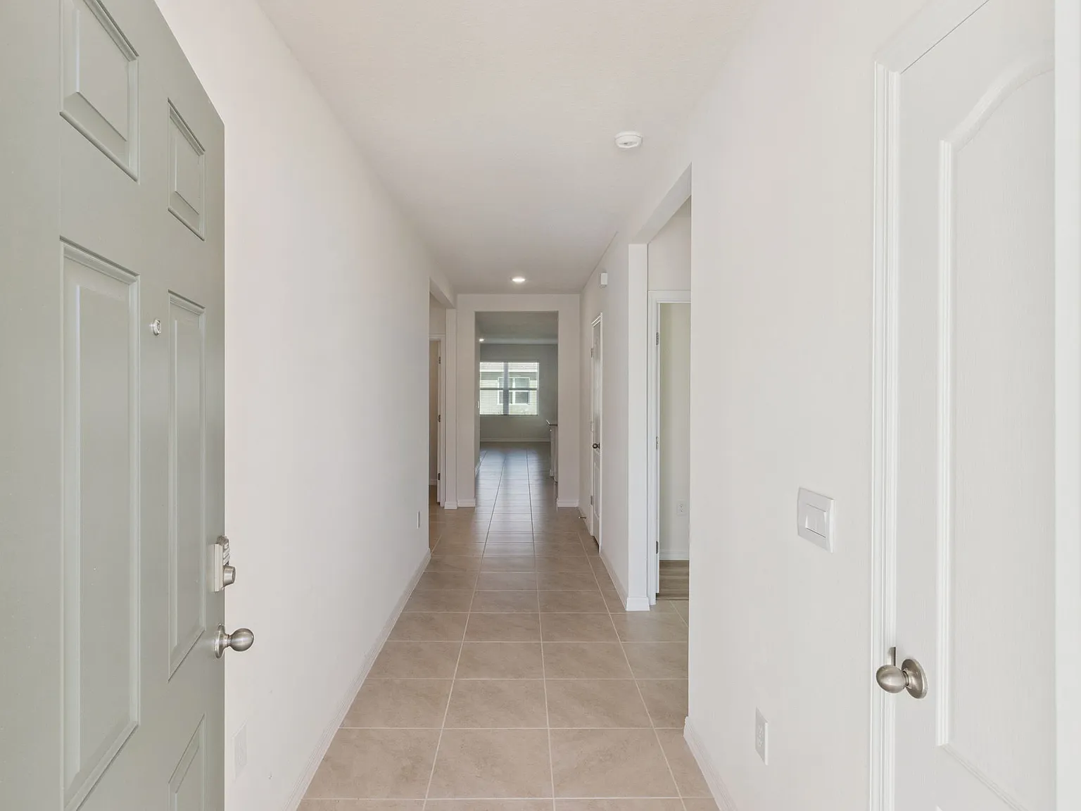 4 bed, 1828 sqft, $2,500 — Photo 2