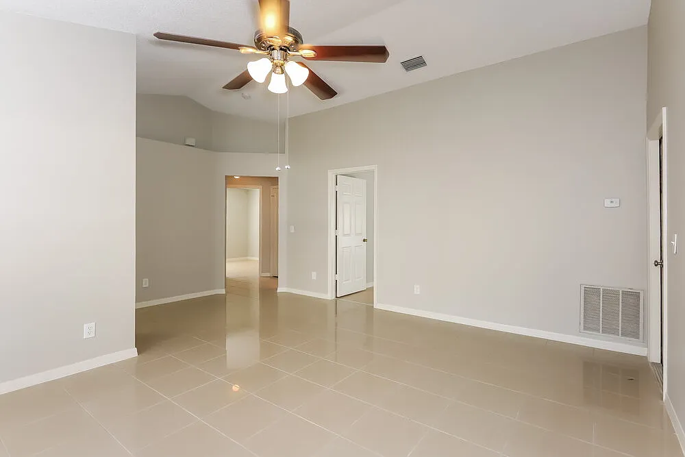 4 bed, 2.0 bath, 1326 sqft, $2,230 — Photo 2