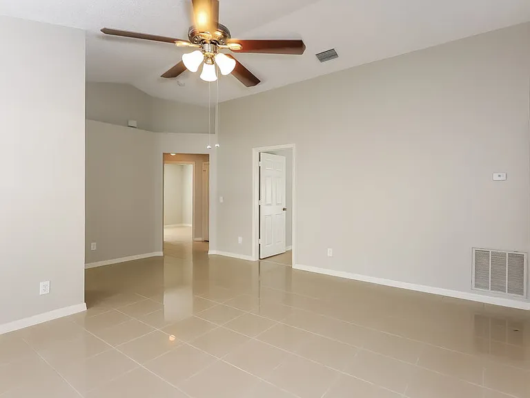 3413 Palm Beach Dr — Photo 2