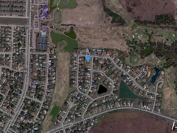 4th image of 414 Hazeltine Dr