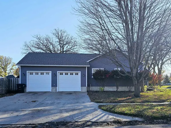 318 N Alexander Ave, Clay Center, NE 68933