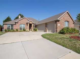 5121 Crawfish Ln, Garland, TX 75043