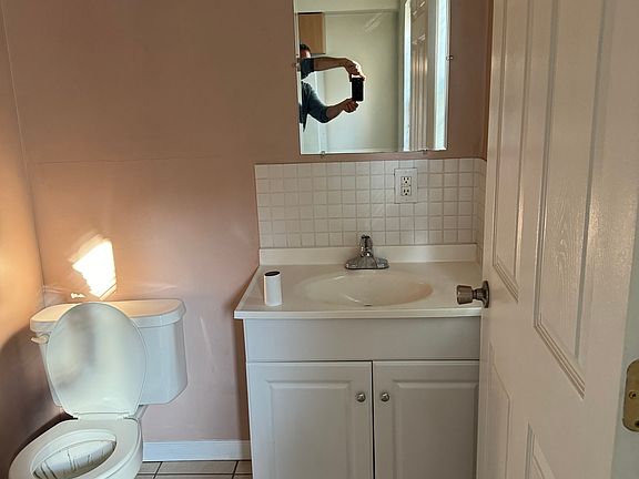 3rd image of 1028 Wallace St Floor 2