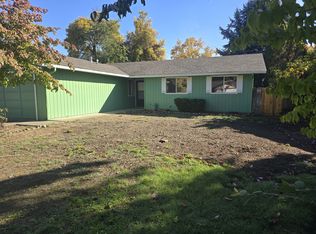 1205 SW Cottonwood St, Grants Pass, OR 97526