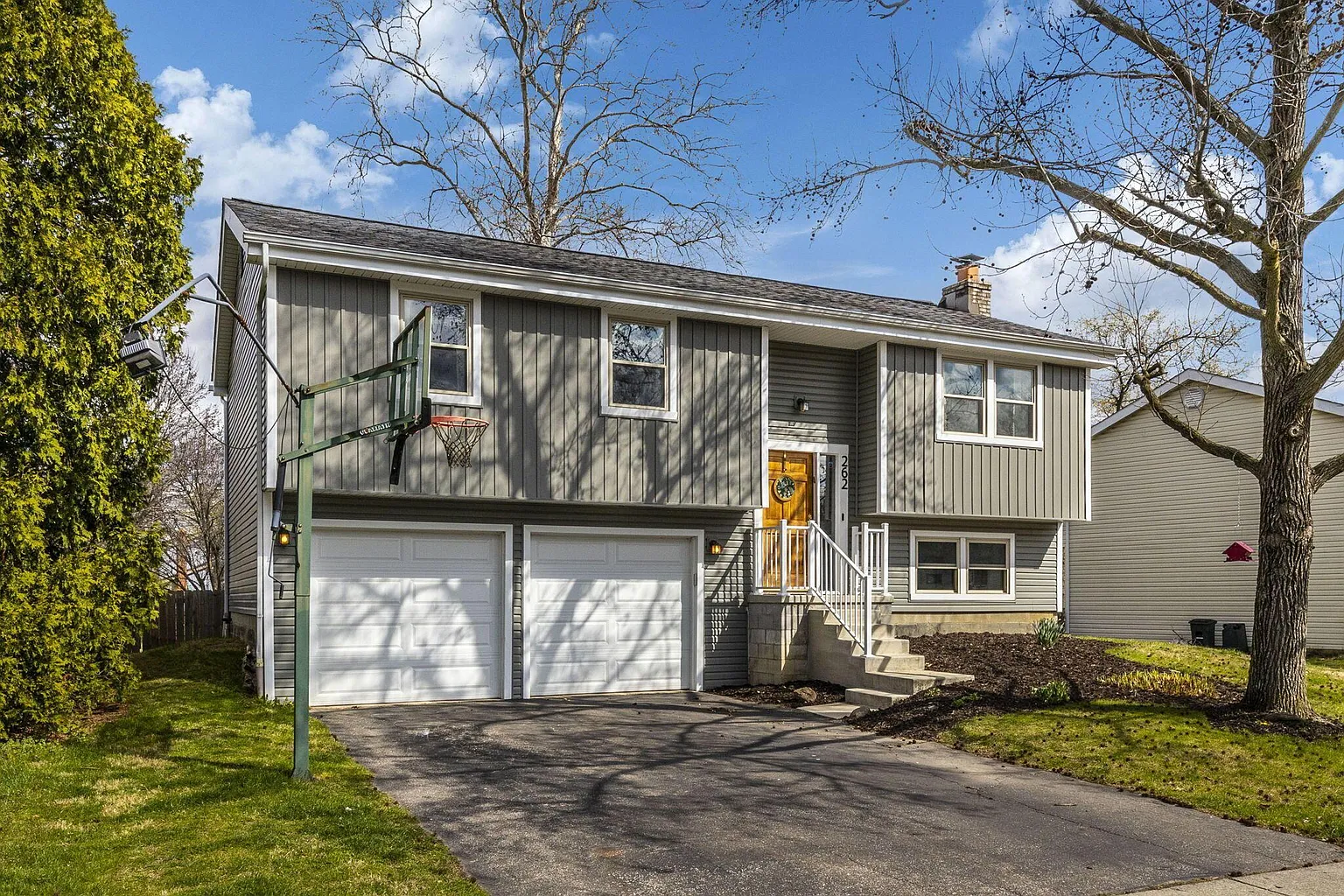262 Ainsworth Ave photo 1