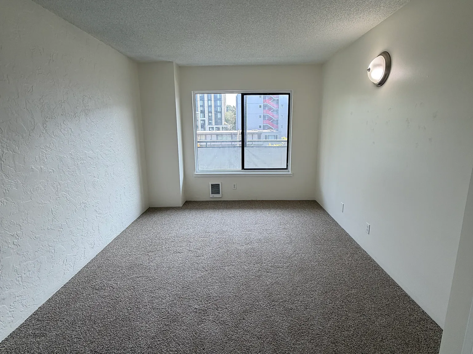 2 bed, 740 sqft, $1,950 — Photo 4