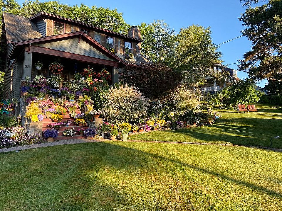 2nd image of 821 Shore Rd