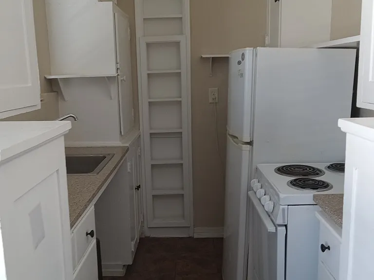 Vista Court — Photo 2