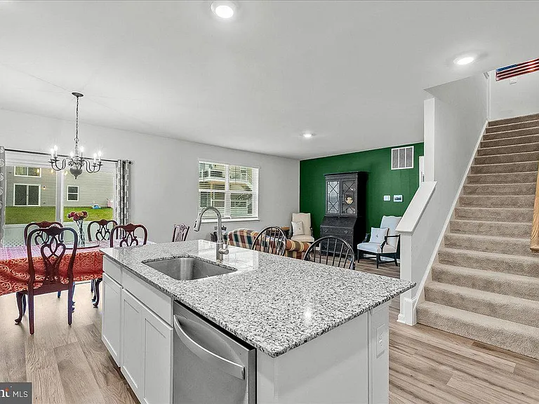 109 Woodford Dr — Photo 7