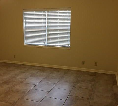 5th image of 2609 Maxwell Dr