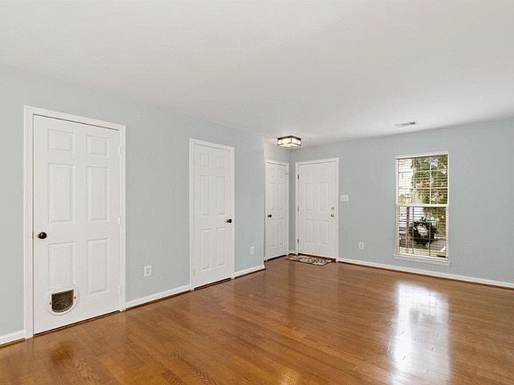 3rd image of 8513 Coronation Ln