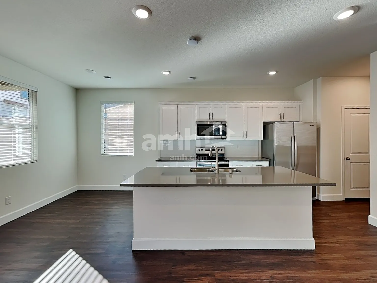 3 bed, 2.5 bath, 1808 sqft, $2,410 — Photo 4