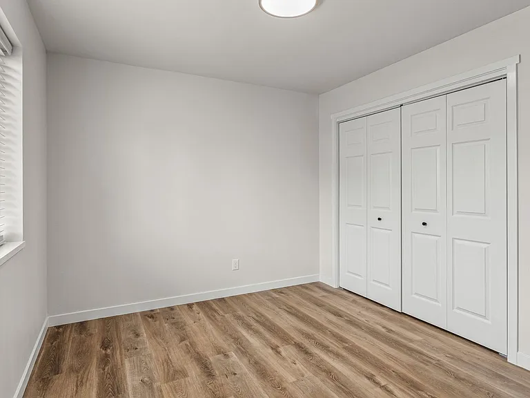 1302 S 14th Ave — Photo 18