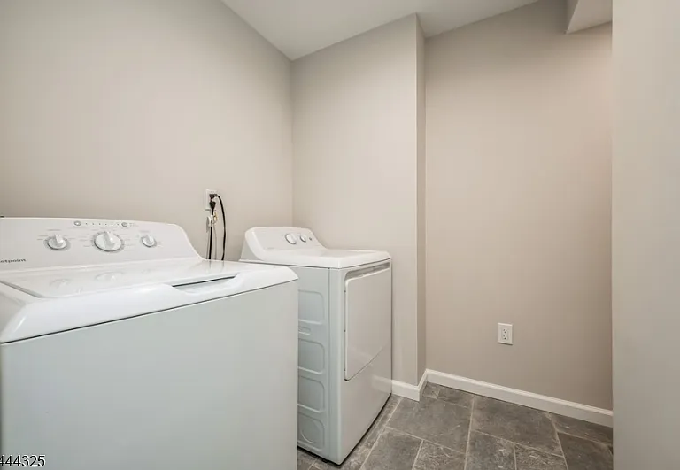 1225 Sussex Tpke — Photo 27