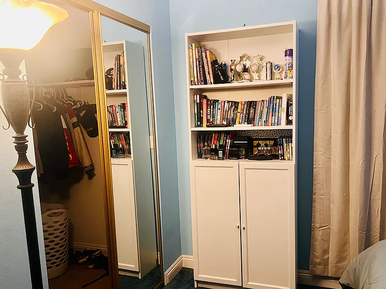 Bedroom #2: Twin beds, Ceiling fan, Flat screen TV w/ Fire-stick, Dresser, Table w/ 2 chairs, Bookshelf, Spacious closet, Black-out curtains.