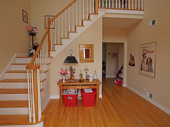 Inviting 2-Story Foyer