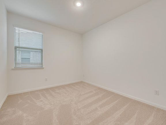 5th image of 917 Dustwood Dr