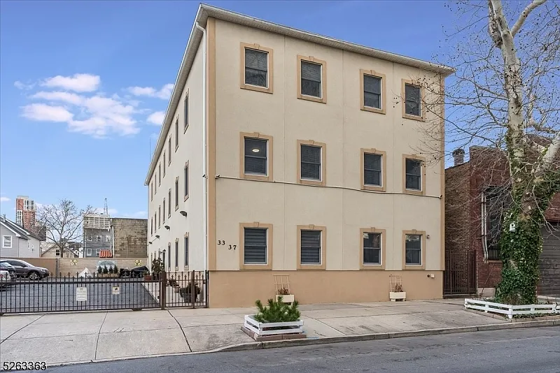 33-37 New York Ave #2A