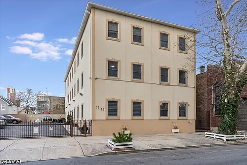33-37 New York Ave #2A Photo 1