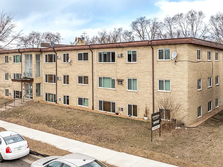 Minnehaha Apartments — Photo 8