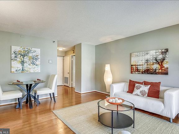 2nd image of 1600 N Oak St APT 1029