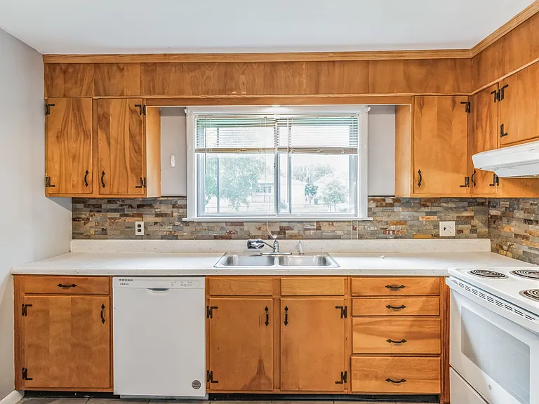 363 Carnation St — Photo 5