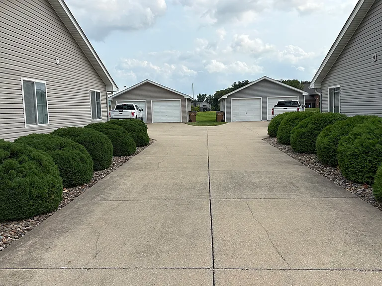872 Edgewater Dr — Photo 16