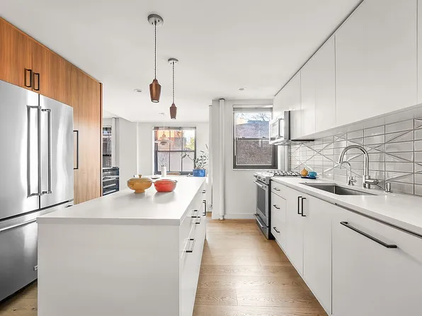 325 Clinton Ave APT 2B, Brooklyn, NY 11205