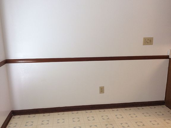 Chair molding in kitchen and dining area.