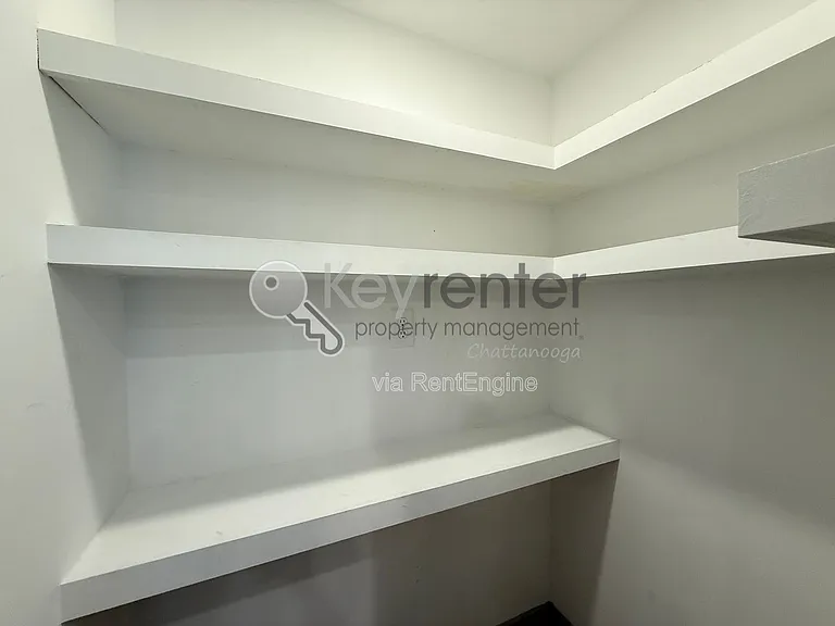 1072 Amelia Ct — Photo 10