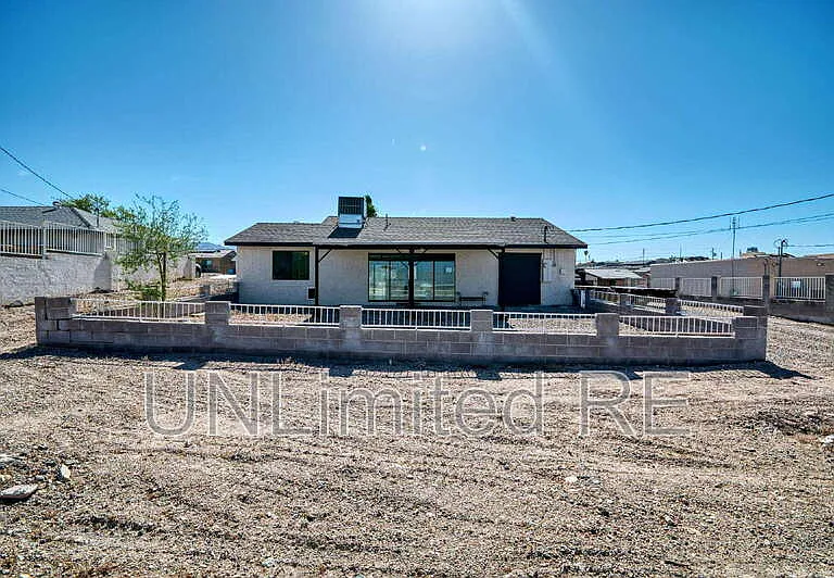 1435 Beefeater Dr — Photo 4