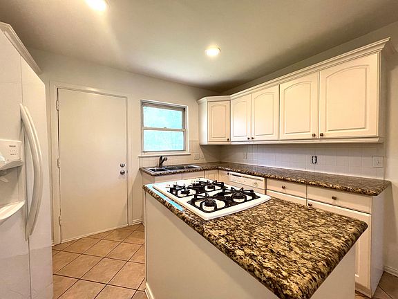 3rd image of 9926 Dresden Dr