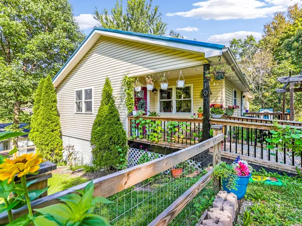 210 Grover St, Nelsonville, OH 45764