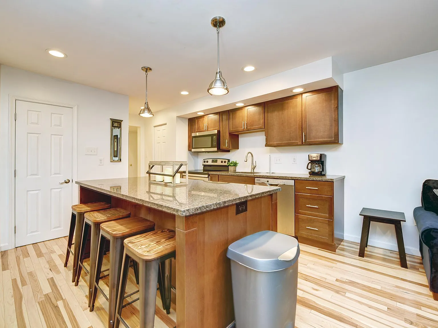 3 bed, 1200 sqft, $1,995 — Photo 3