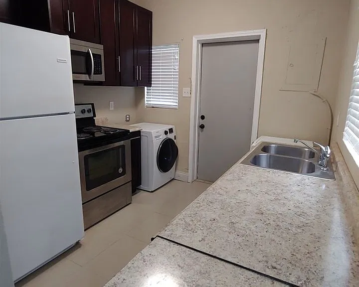 2351 Keith St — Photo 5