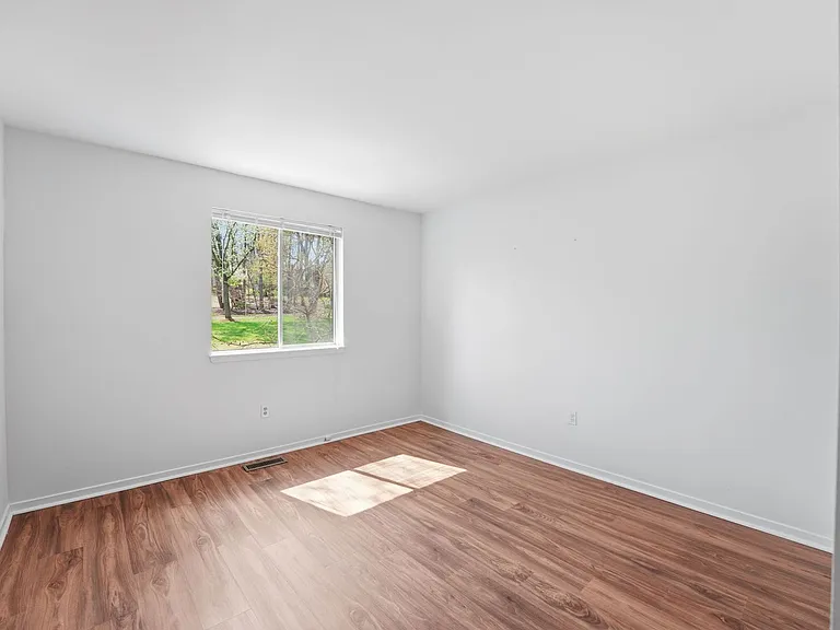 1747 Cy Ct — Photo 18
