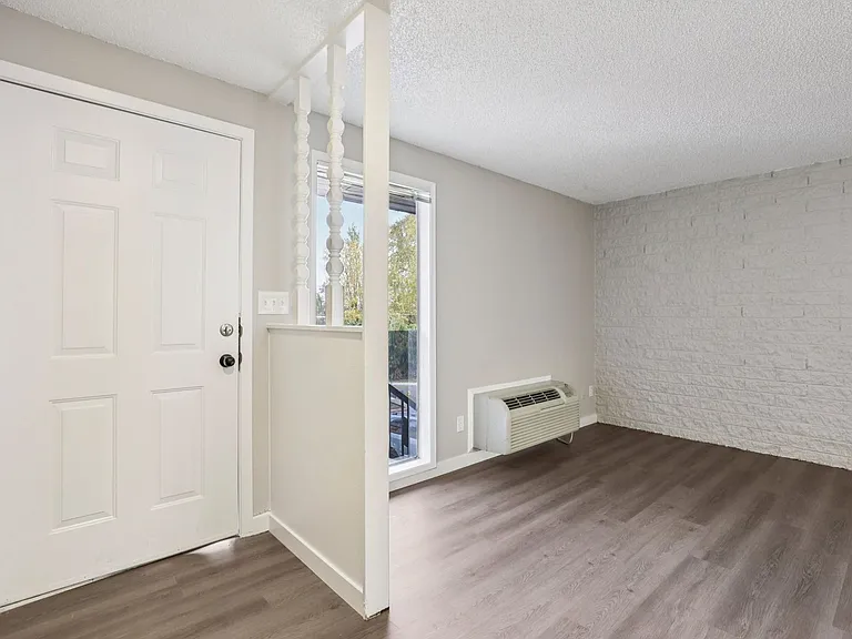 Cypress Crest Apartments — Photo 56