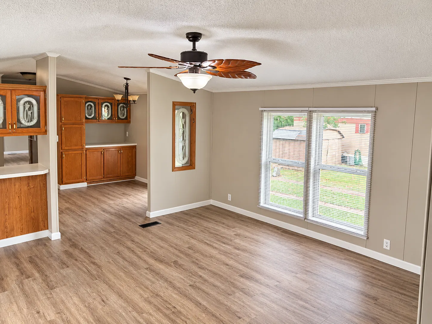 3 bed, 1216 sqft, $612 — Photo 3