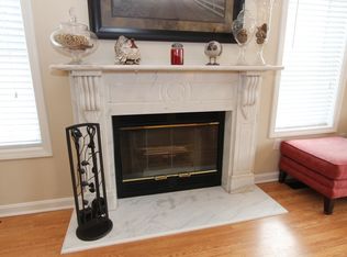 22 Lilac Ln, Worcester, MA 01607