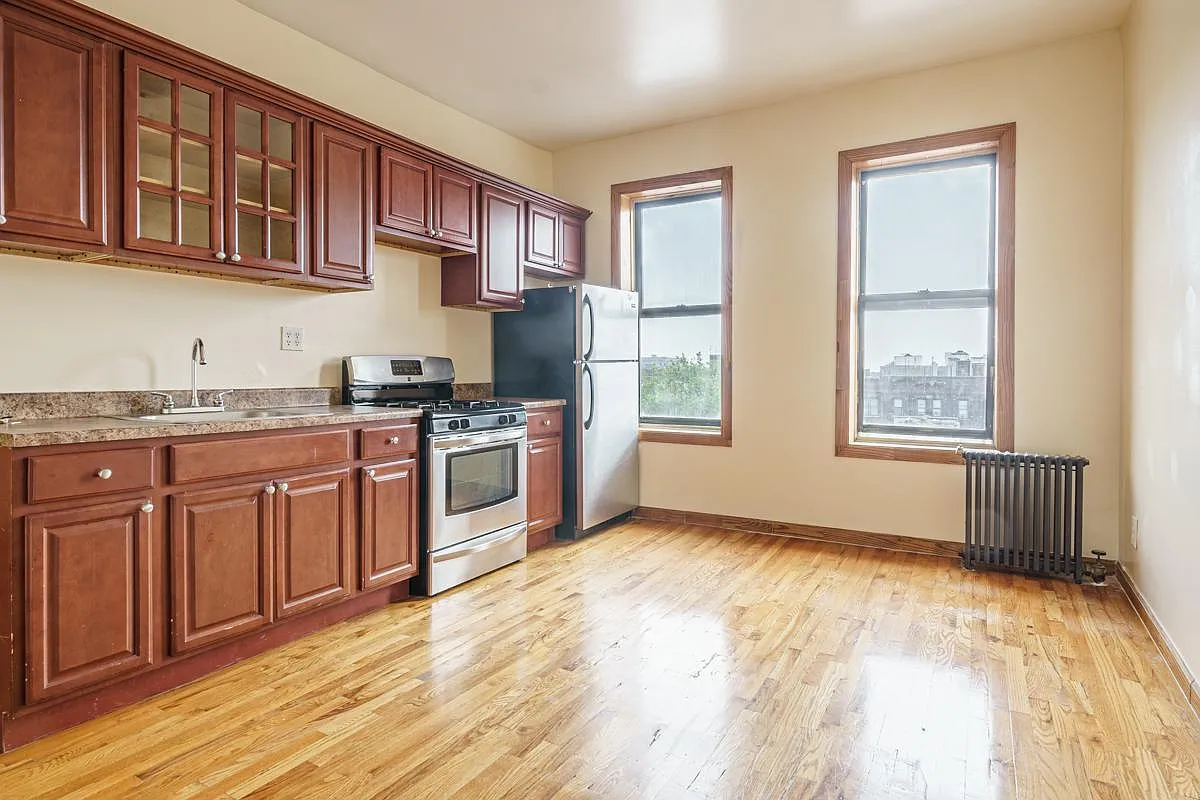 650 Crown Street — Photo 3